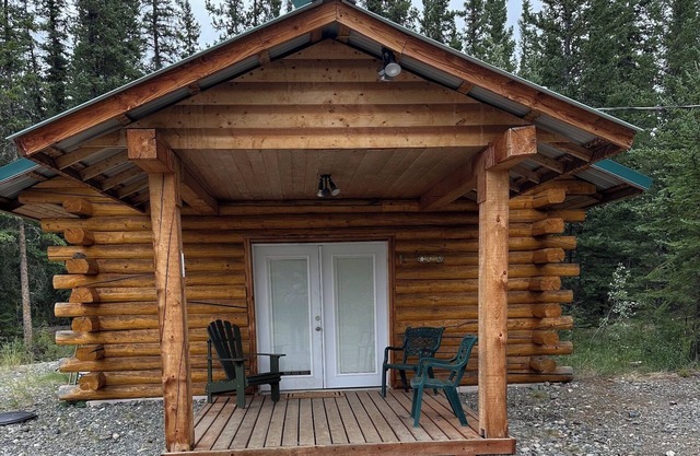 Newly listed modern studio Cabin Near Downtown Tok