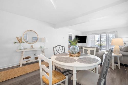 Newly Listed - One bedroom condo on Harbor Island