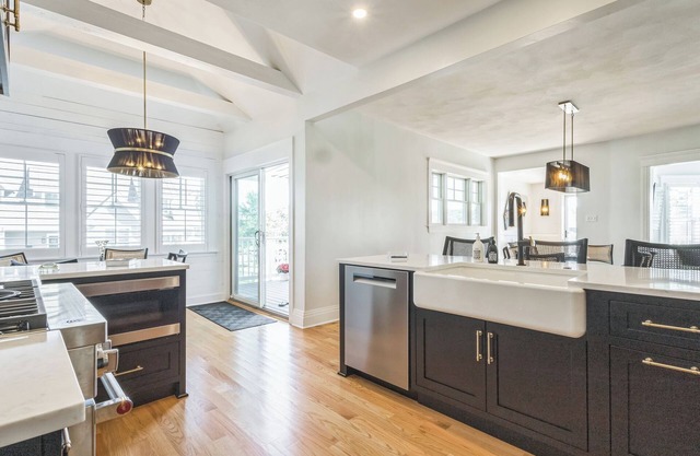 Newly remodeled art deco inspired home 400 feet from Abbey with Lake views!!