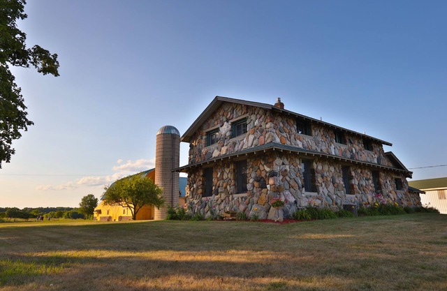 Casa de piedra recientemente remodelada