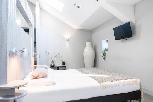 Newly Refreshed Weaving Mill Stay Free Parking