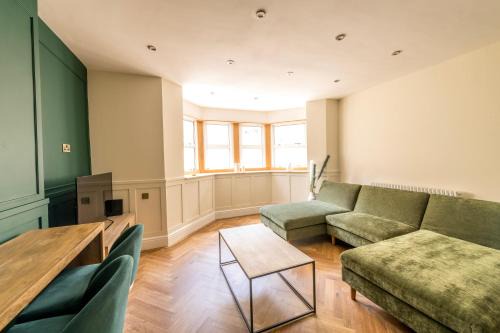 Newly Refurbished Victorian Flat by Prescott Apartments