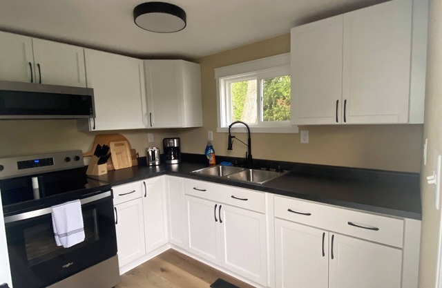 Newly remodeled 2-bedroom house in charming International Falls with AC, WiFi