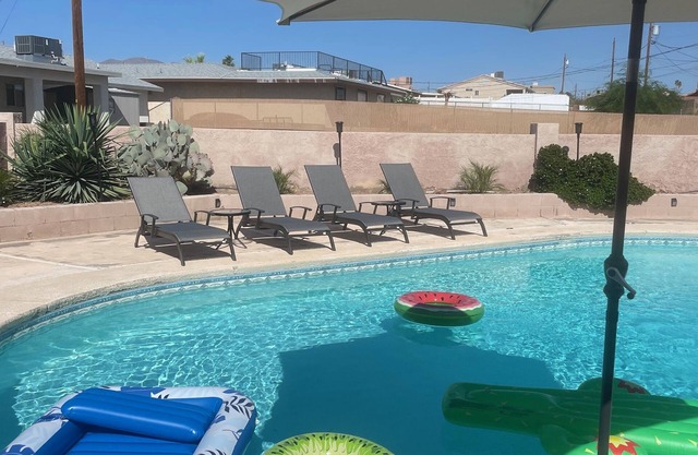 Newly remodeled home with private pool! Tons of parking!!
