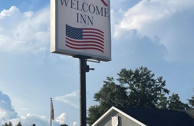 Newly remodeled 14-room hotel in charming St. Mary's .