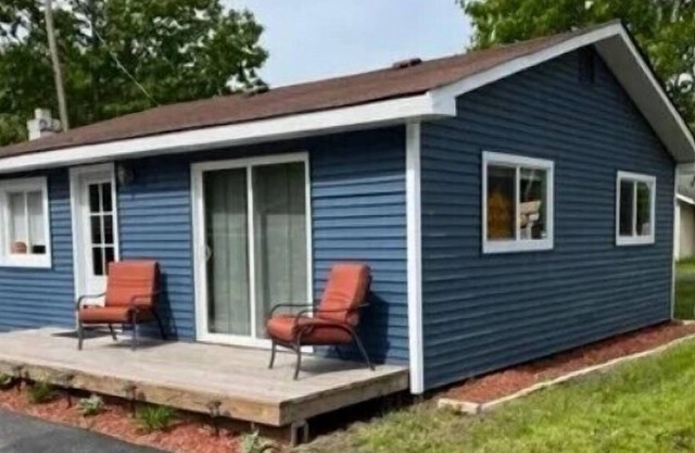 Newly Remodeled 2 Bedroom Cabin