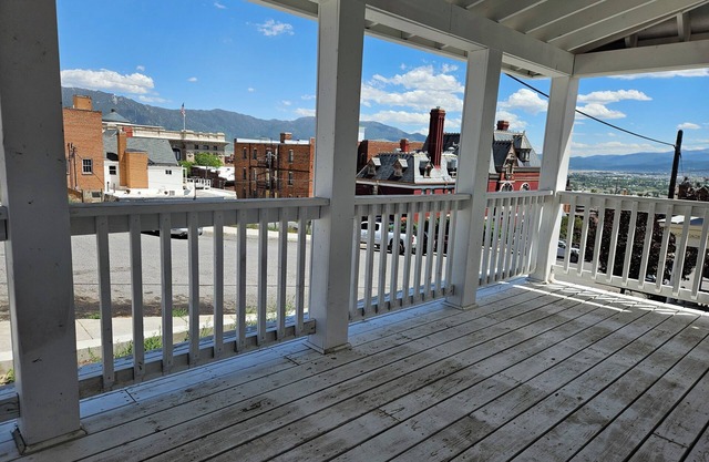 newly remodeled 2-bedroom house in uptown Butte
