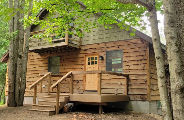 Newly remodeled Beautiful Betsie river home 500'waterfront Ski fish explore