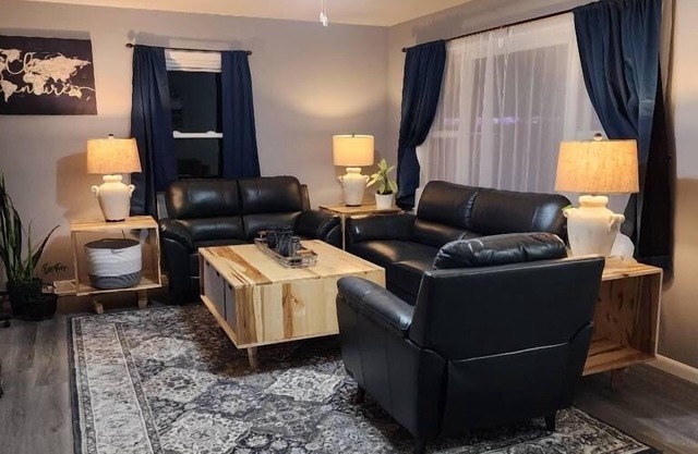 Newly Remodeled Bungalow near Starved Rock