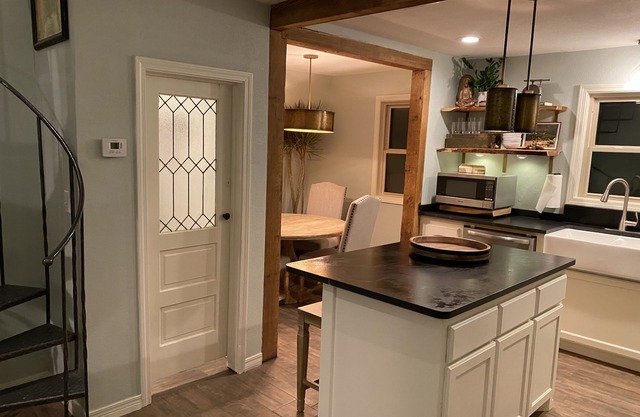 Newly remodeled cabin with view of Palo Duro Canyon