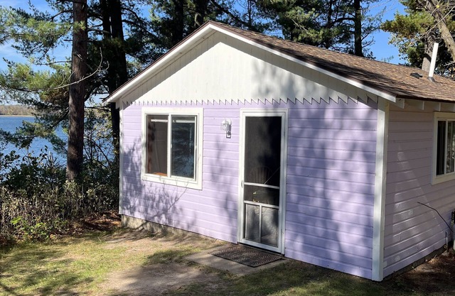 Newly Remodeled Cottage Rental on a Small, Family Oriented, Lakefront Resort