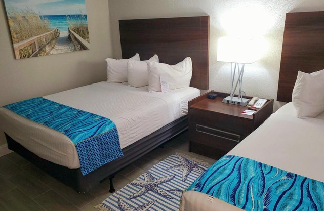 Newly Remodeled Cozy Unit Sarasota Cay Club close to Airport, Beaches and Shops