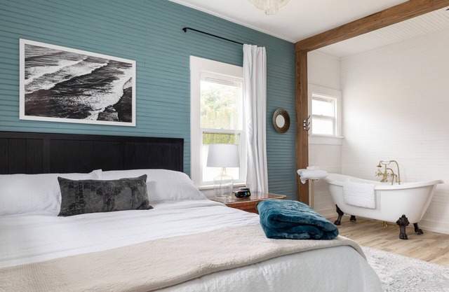 Newly remodeled cozy beach cottage on Whidbey Island
