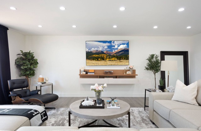 Newly Remodeled Gated House w/ Pool
