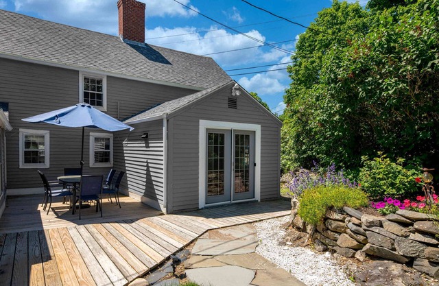 Newly Remodeled Historic Home, Easy Walk to Harbor Beach