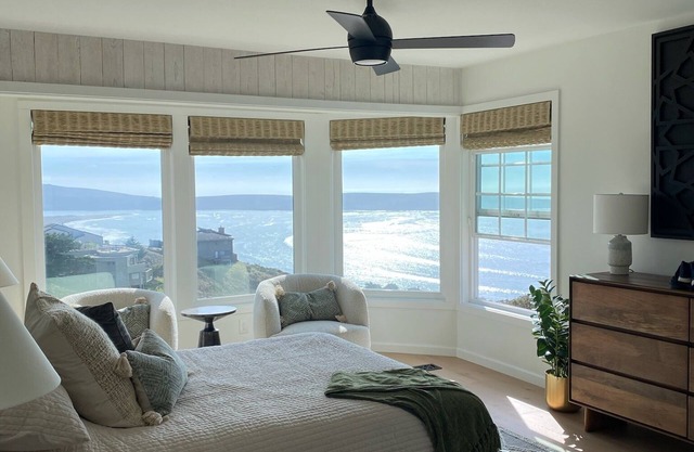 Newly remodeled home with amazing ocean views - 3 min from beach!