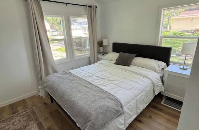 Newly Remodeled Modern Cottage w/ 2 bedrooms, Wi-Fi, AC in peaceful Clear Lake