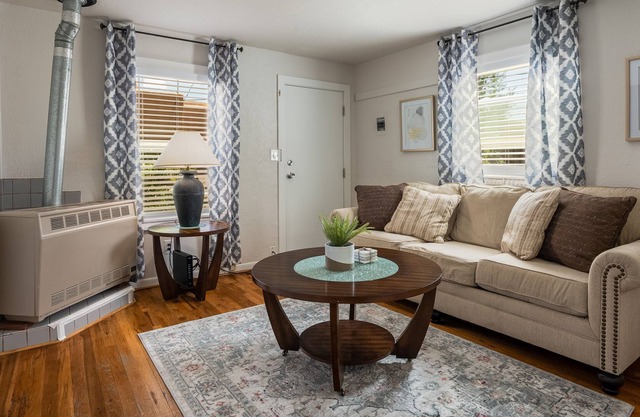 Newly Remodeled Nob Hill Gem