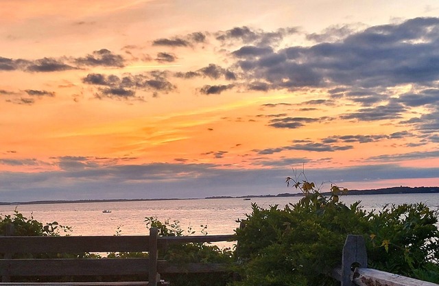 Newly Remodeled Vineyard Haven Retreat, 2 bedroom 1 bathroom and office space