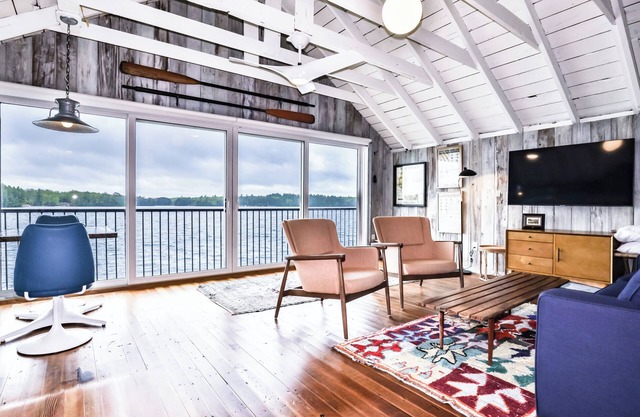 Newly Remodeled with amazing views on the Minocqua Chain of Lakes Cabin!