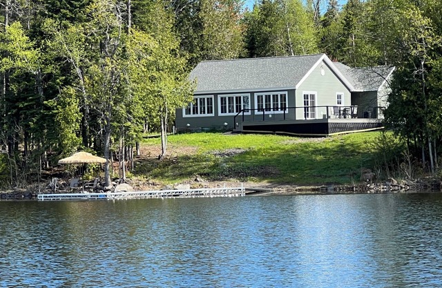 Newly renovated 3-bedroom house with WiFi in Cross Lake Township