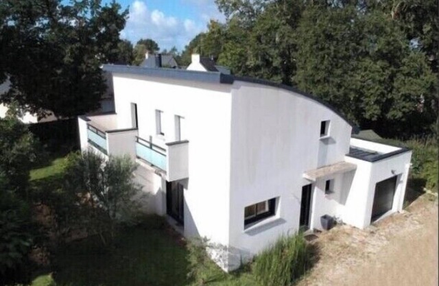 Newly renovated villa, new equipment, enclosed and secure garden, jacuzzi