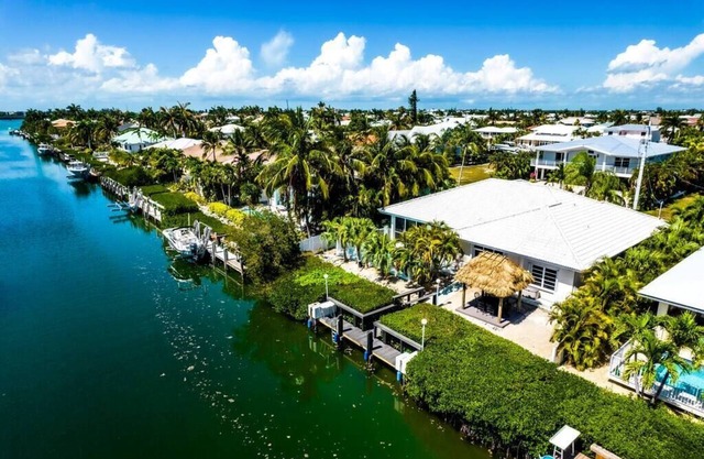 *Newly Renovated Single Family Home w/Private Pool