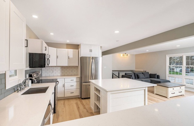 Newly renovated 4-bed, 4-bath home 1.5 miles from Saratoga Race Track!