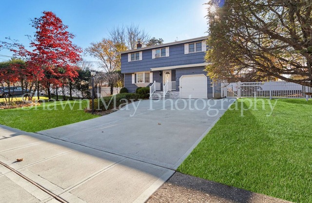 MODERN 4BR, 3BTH COLONIAL HOUSE -AC, close to LIRR, Shopping, Restaurants, Parks