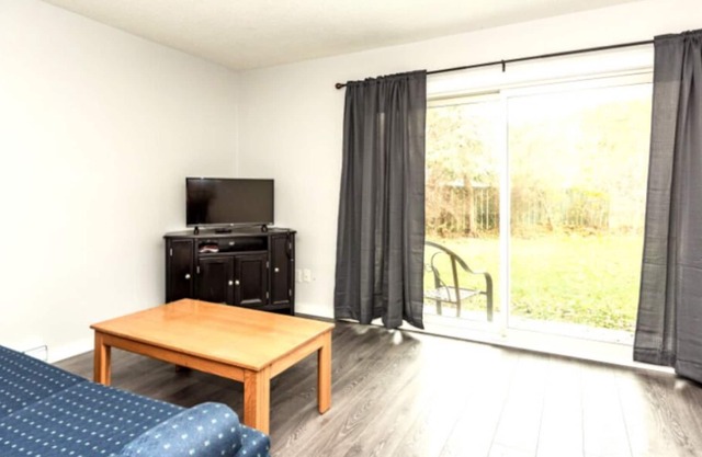 Suite privada de 1 dormitorio recientemente renovada en Vernon, BC