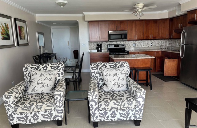 Vista al mar de 1000 pies cuadrados recientemente renovada, Coral Beaches, Freeport, Grand Bahamas