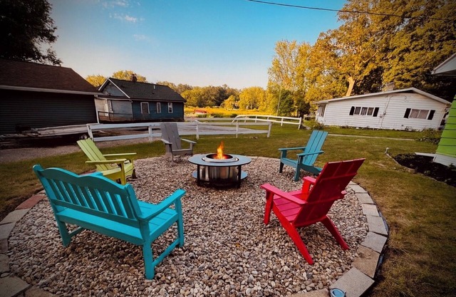 Newly renovated 2-bedroom Lakehouse in Edwardsburg - 11 miles from ND