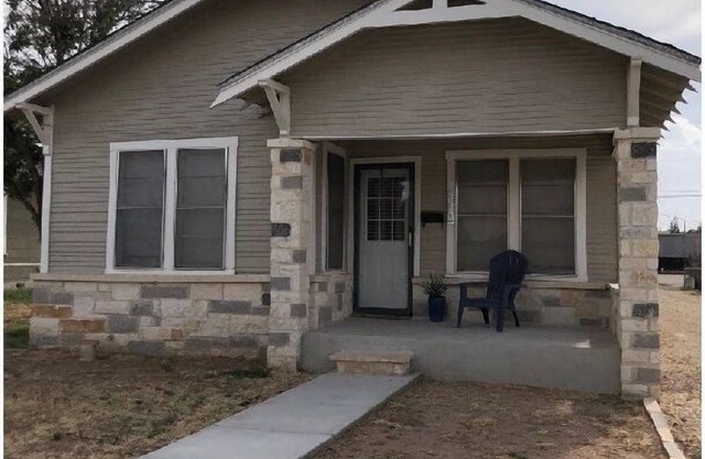 Newly renovated 2 bedroom house with king beds