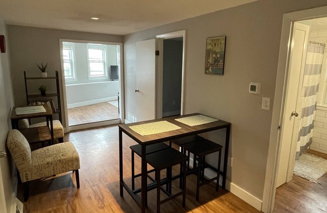 NEWLY RENOVATED 2 BEDROOM, CLOSE TO EVERYTHING