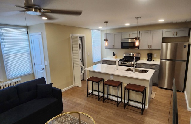 Cozy 2-bedroom apartment with WiFi, AC in charming Philadelphia