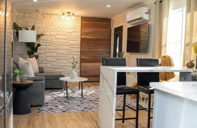 *Newly renovated 2BR/5 min train walk, Free WiFi*