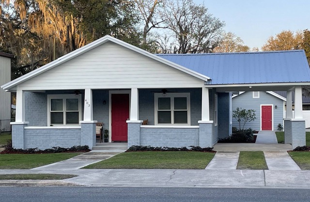 Newly Renovated 3 bedroom home close to springs, eateries, markets, and downtown