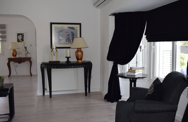 Newly Renovated 3 Bedroom Bungalow with Private Pool