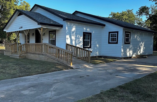 Newly renovated 3-bedroom house, minutes away from Coliseum, Lake & Lakecrest