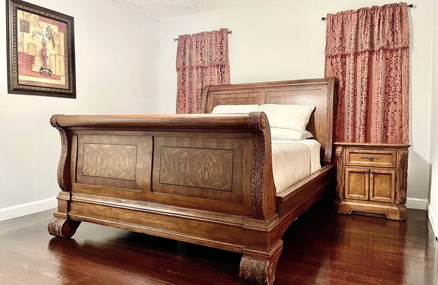 Newly Renovated 3 Bedroom Pool House