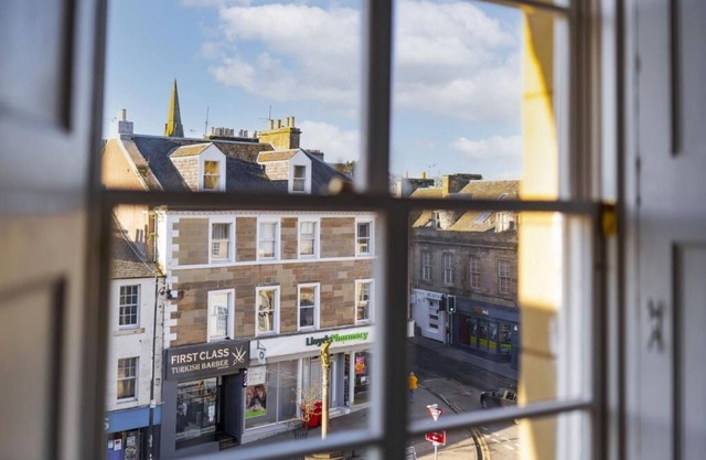 Newly renovated 3-bedroom townhouse in Cupar town centre
