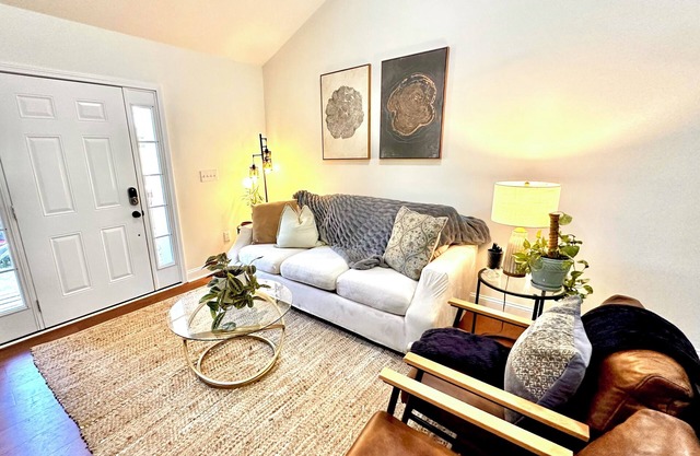 Newly Renovated 3bed Home Close to Mercedes Benz