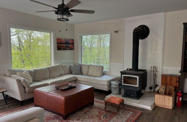 Newly Renovated 4 Bedroom Cottage on Shawanaga Lake