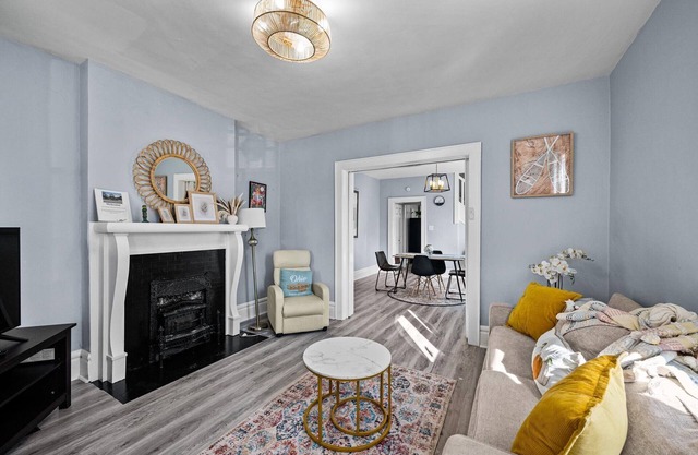 Newly renovated 4BRs NEAR UNIVERSITY & STADIUM Free Parking