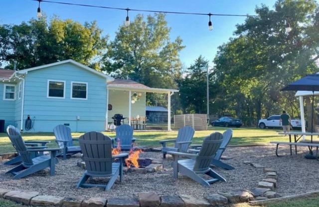 Newly Renovated Amazing Lake Retreat! Sleeps 11- Walk to Water & Boat Ramp!