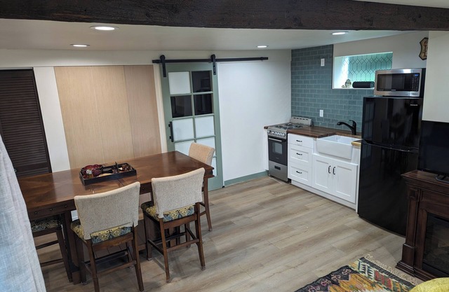 Newly renovated apartment with WiFi in charming Bremerton