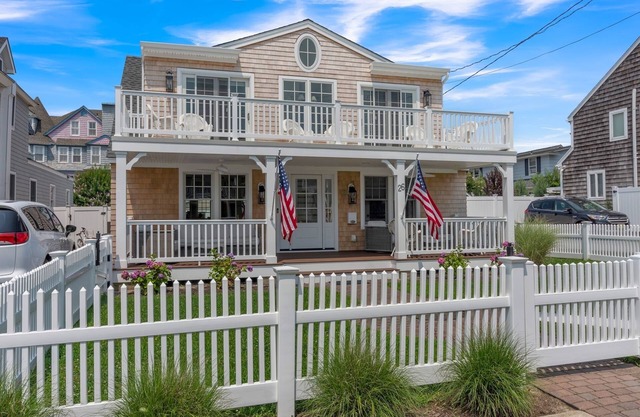 Newly Renovated Bay Head Family Escape Steps to Quiet Beach with Pool