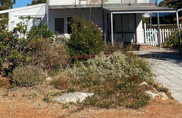 Newly renovated Beach Shack. 200 metre to the beach. New bathrooms and kitchen.