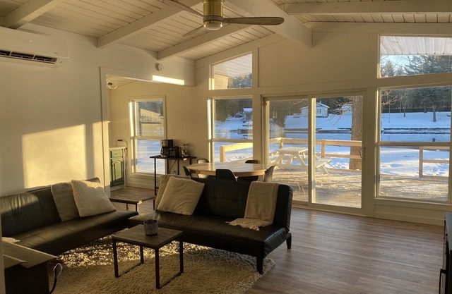 Newly Renovated Cozy Waterfront Muskoka Cottage