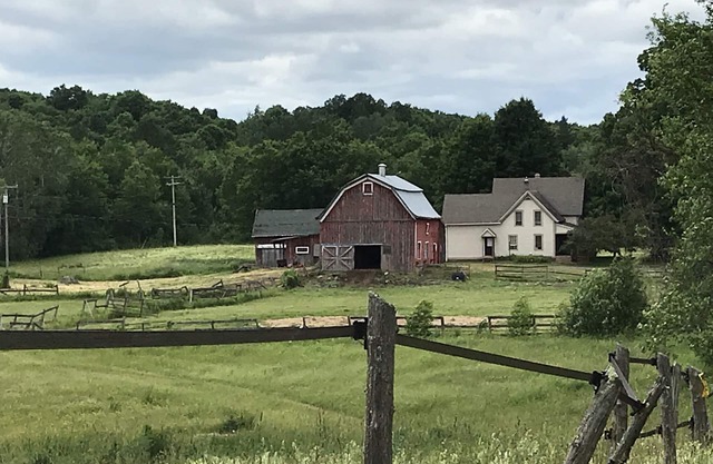 "Cedar Ridge Farm" - una granja de 250 años en 150 acres